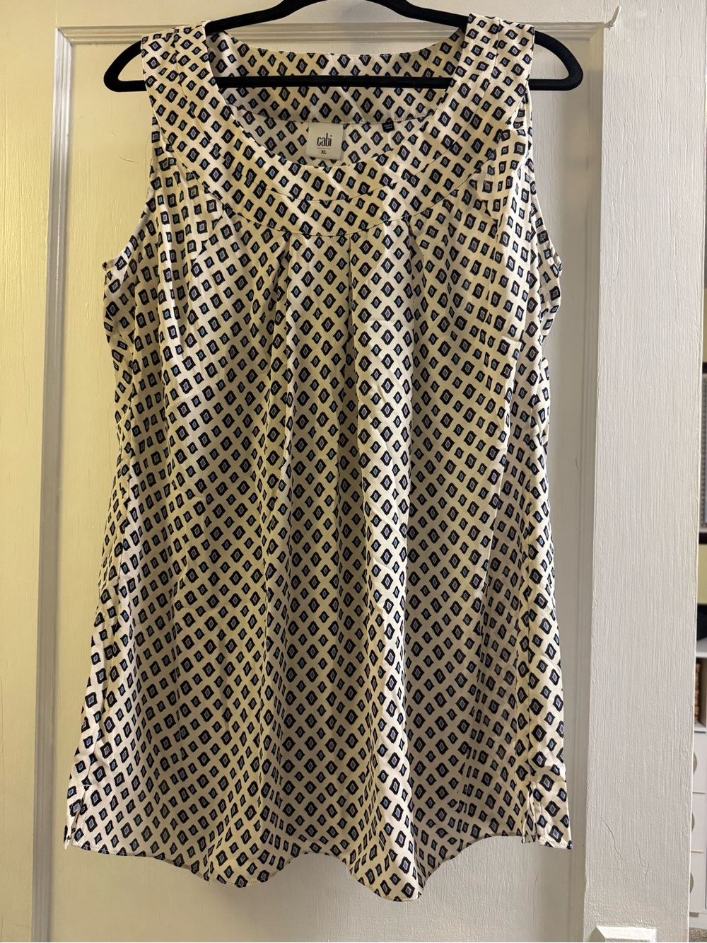 CAbi Cream and Navy Diamond-Print Sleeveless Camisole - NWT